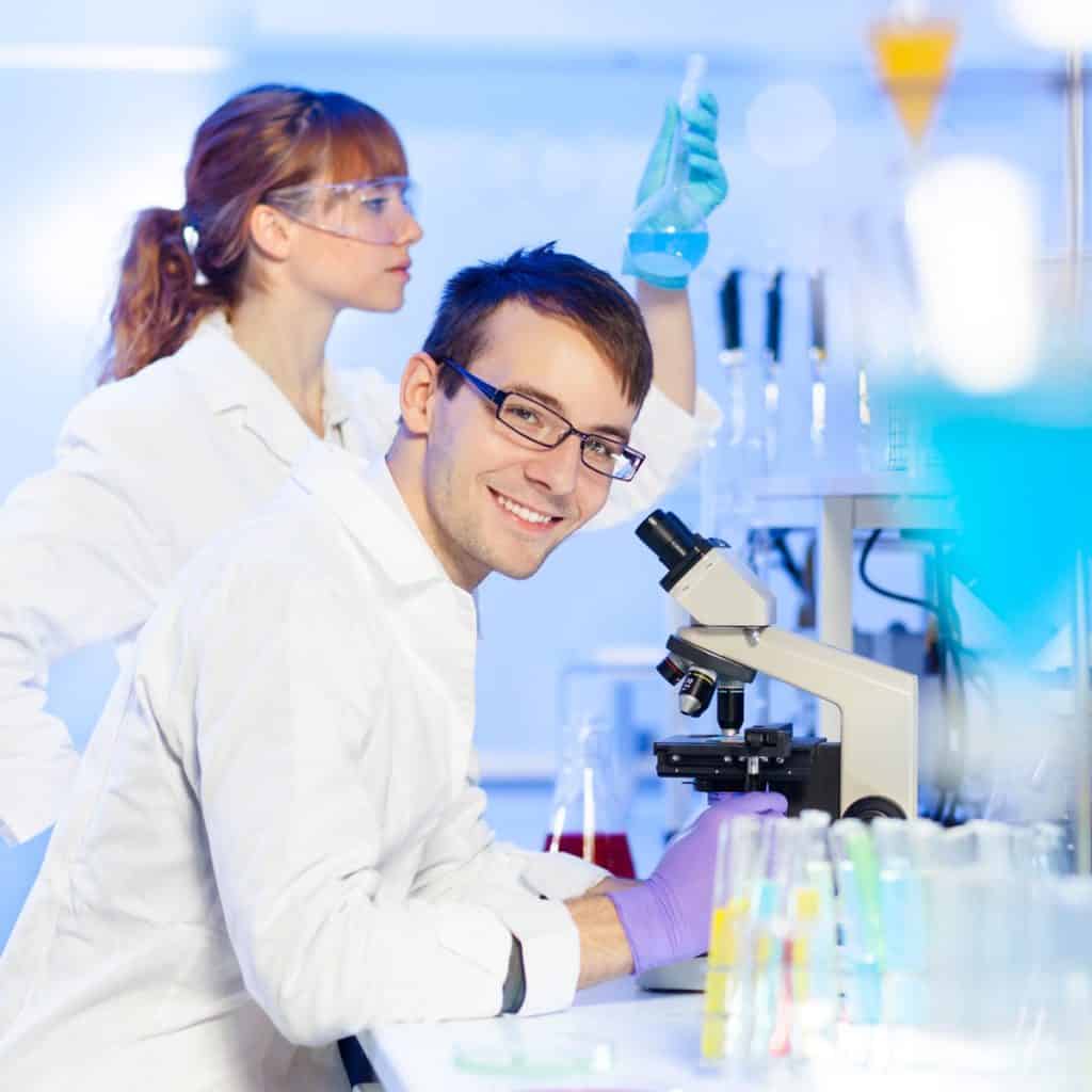 Ученые в лаборатории. Врач исследователь. Chemist's.